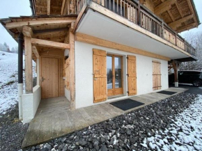 Studio 4 pers. rénové, proximité pistes & commerces, balcon/terrasse, parking privé - FR-1-733-98